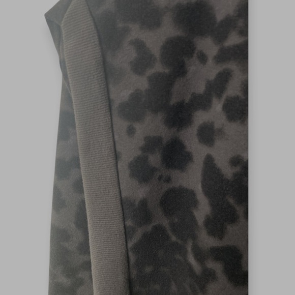 ALL in MOTION printed sweatshirt // L - Picture 2 of 7